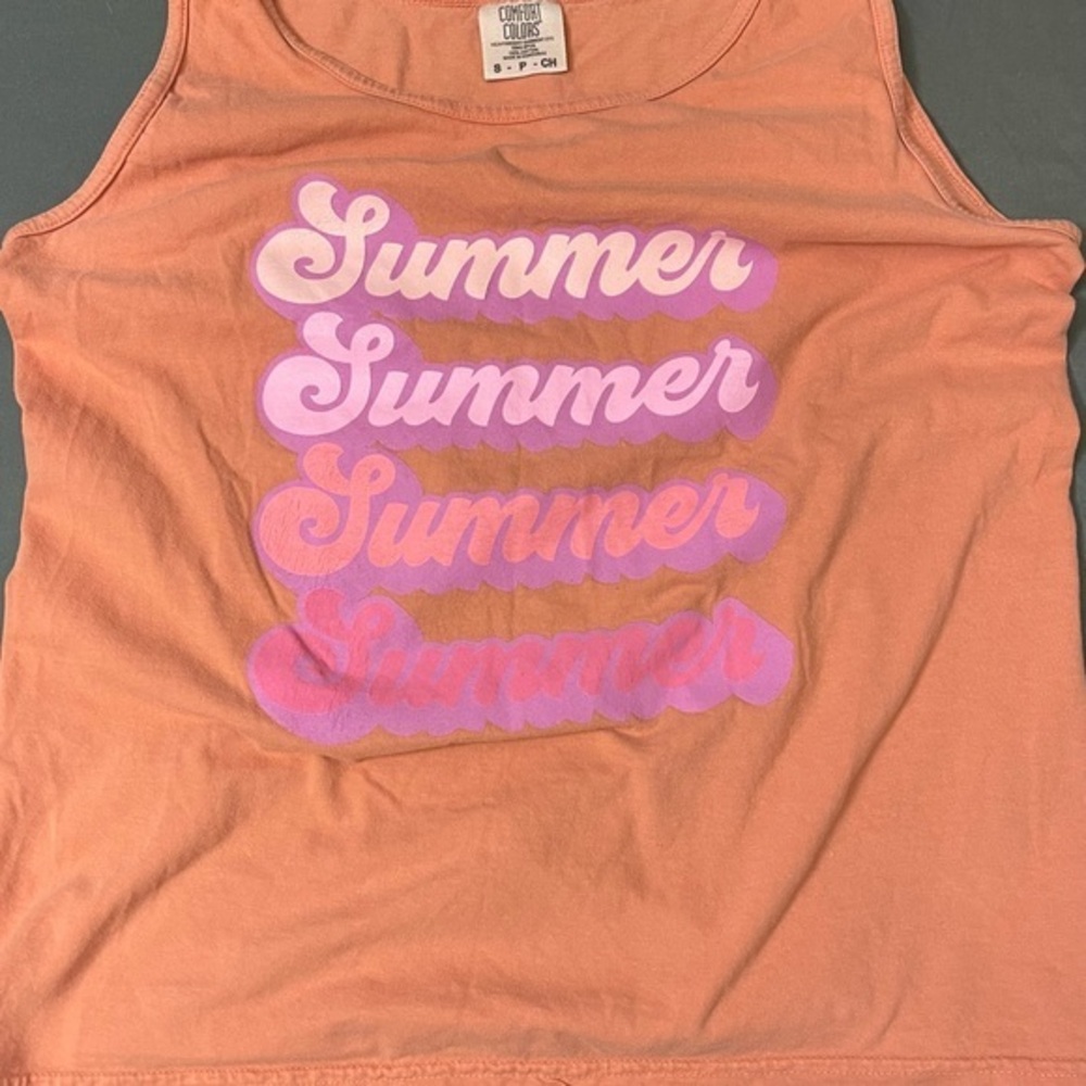 Comfort colors 100% cotton summer print tank. Coral colored size sm.
